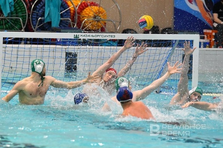 Матчи ватерпольных Казани и Волгограда это всегда праздник . Фото: Максим Платонов