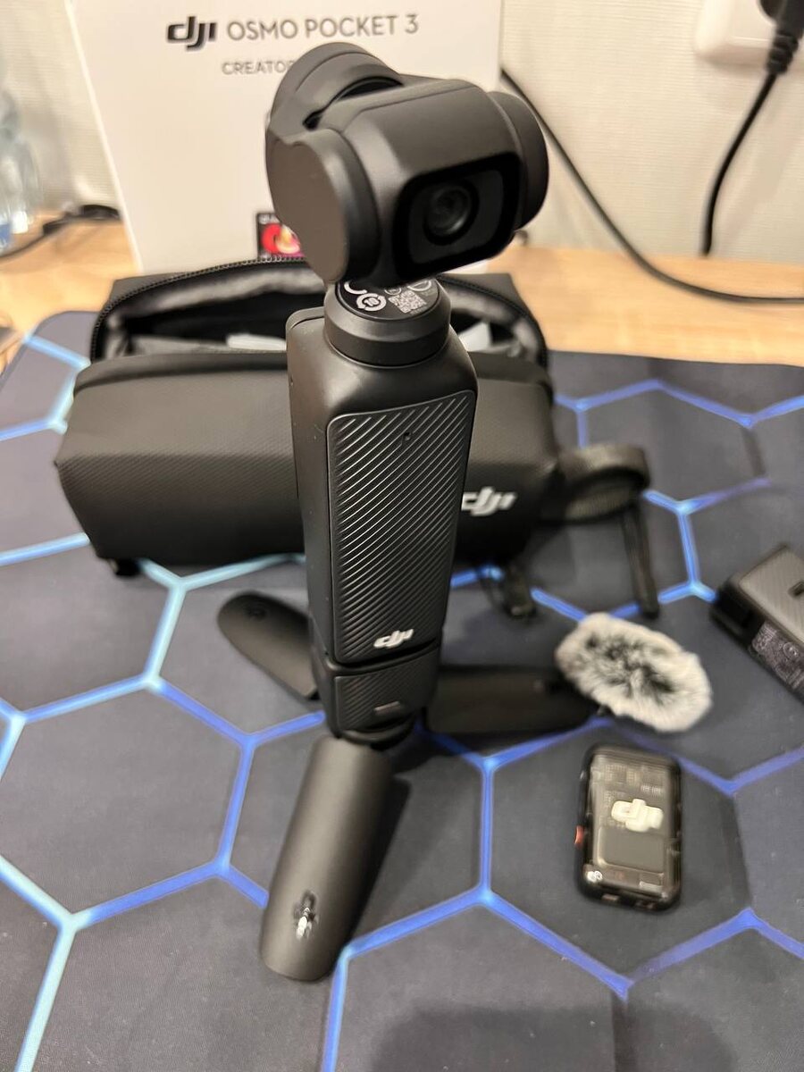 DJI Osmo Pocket 3 на штативе
