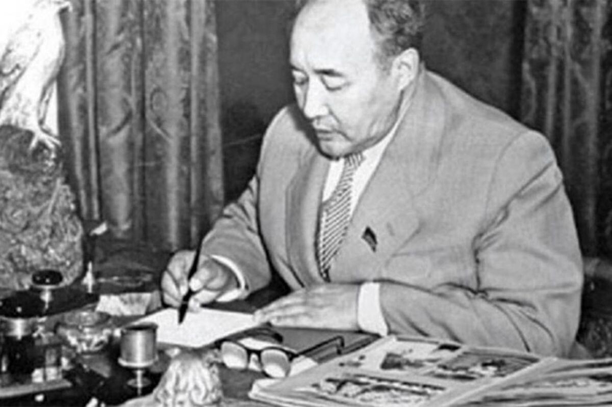 Мухтар Ауэзов