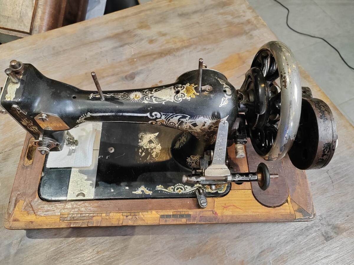 Машинке около 100 лет