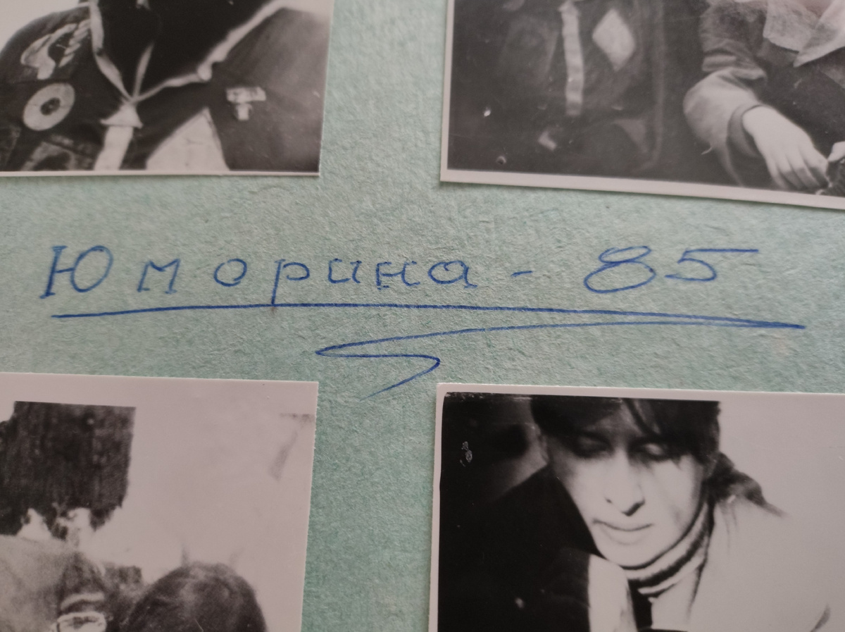 Даже в альбоме подписаны фото