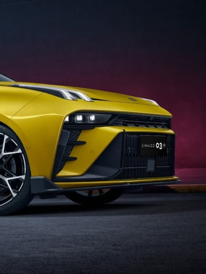 Автомобиль Lynk & Co 03