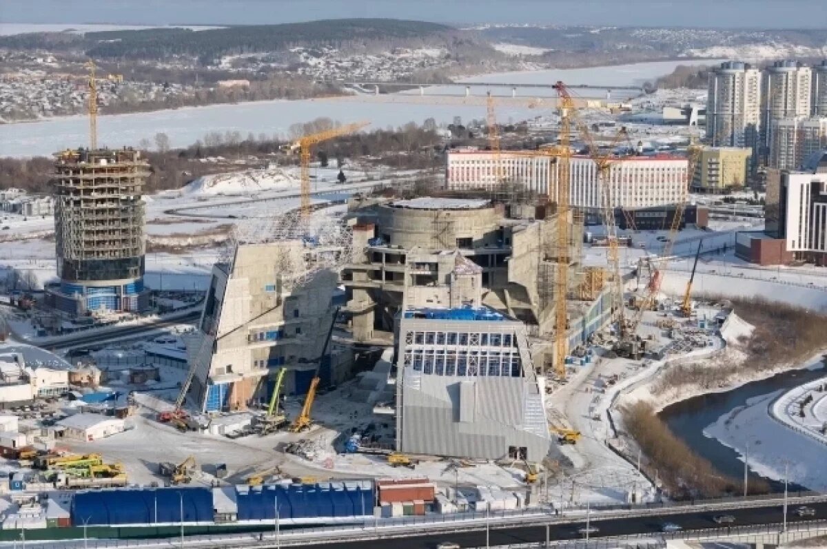    До лета гостиницу у Музейно-театрального комплекса в Кемерове остеклят