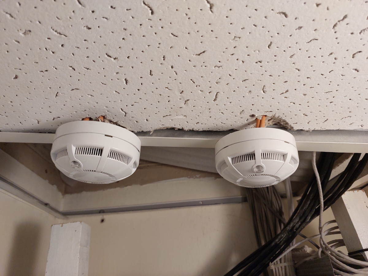 Работа индикаторов датчиков огня и дыма