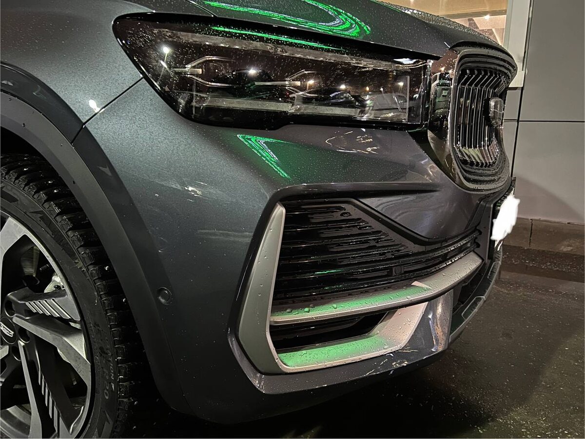 Первые царапины не заставили ждать