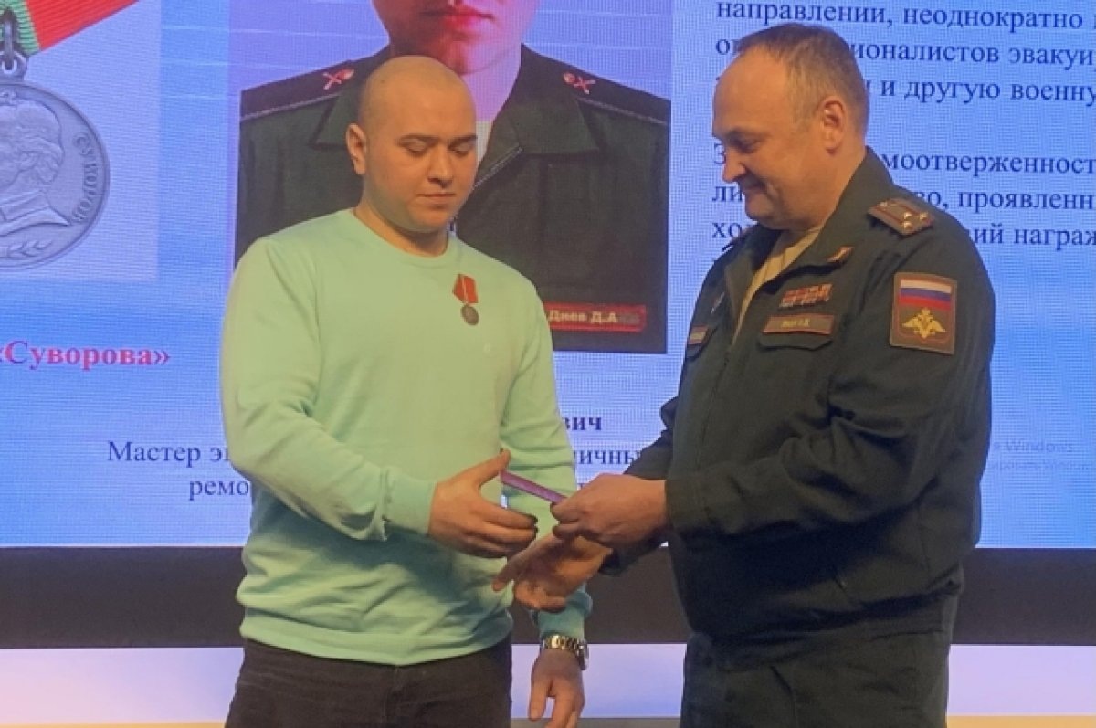 Награждение медалью Суворова