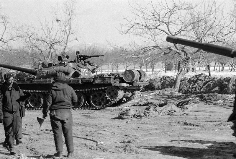 https://fishki.net/3637489-afganskaja-vojna-v-fotografijah-1979-1989-godov.html