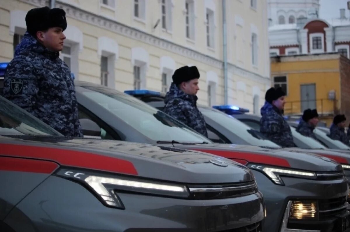    В Самаре росгвардейцам вручили ключи от 20 новых служебных машин «Москвич»