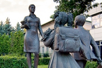 Куда уходят учителя и врачи.