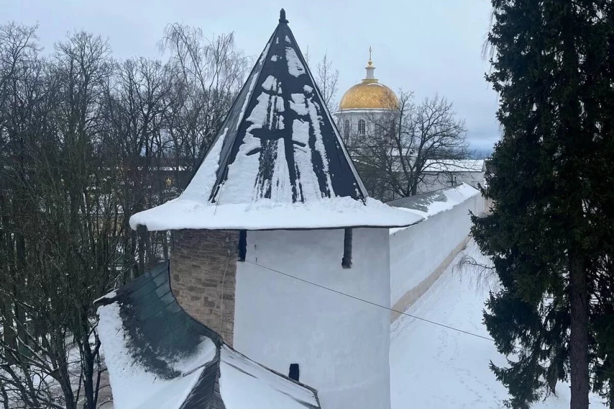    В Псково-Печерском монастыре полностью отреставрировали пять башен