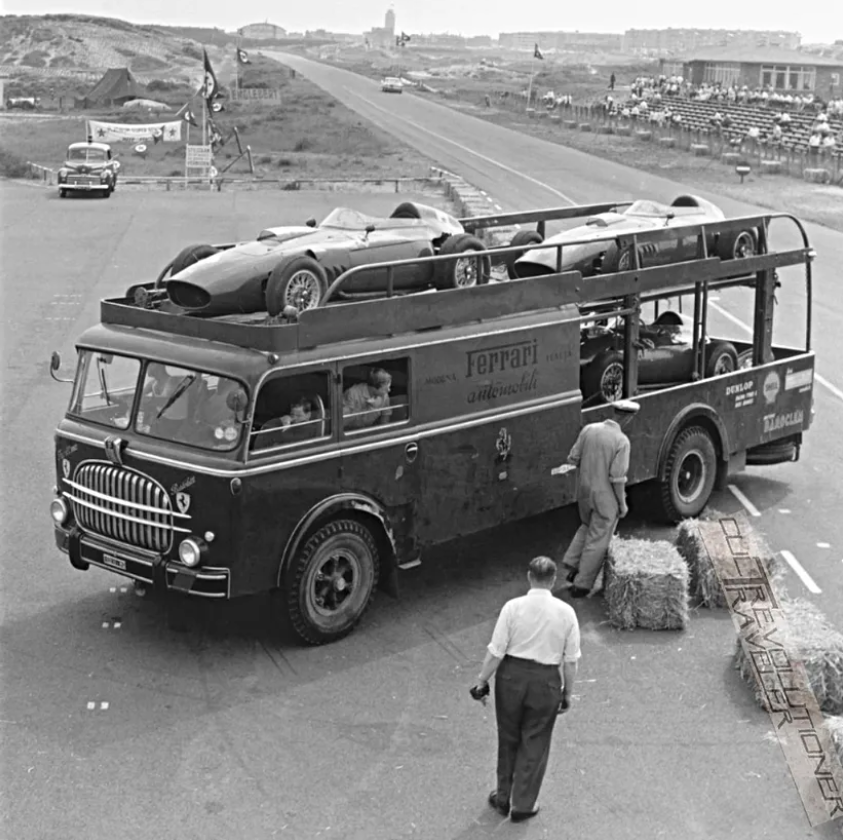 Благодаря эффектной презентации и ресурсам многих заводских команд они часто доминировали в Формуле-1 даже в первые годы существования этой категории.