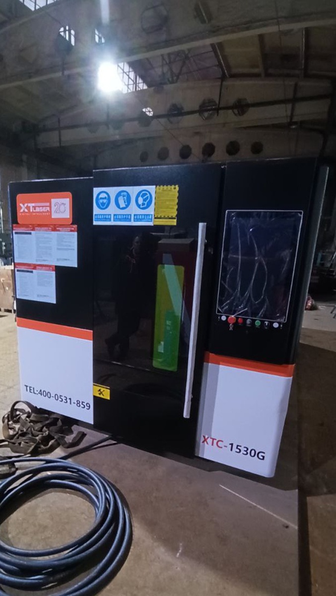  Оптоволоконный лазерный станок в защитной кабине XTC-1530G/6000 Raycus

