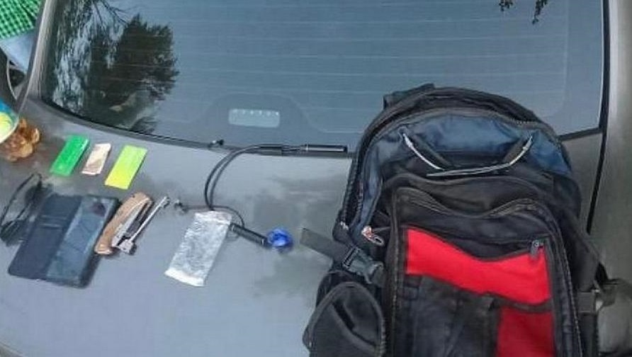 Наркотики нашли полицейские во время досмотра