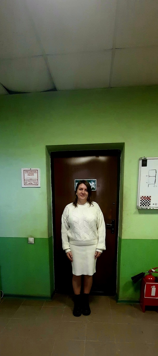 Сестра говорит - белое всегда полнит, а я ей отвечаю - ну хорошо, а то я на булки грешу 😁😁😁 это известный анекдот, если что 😉