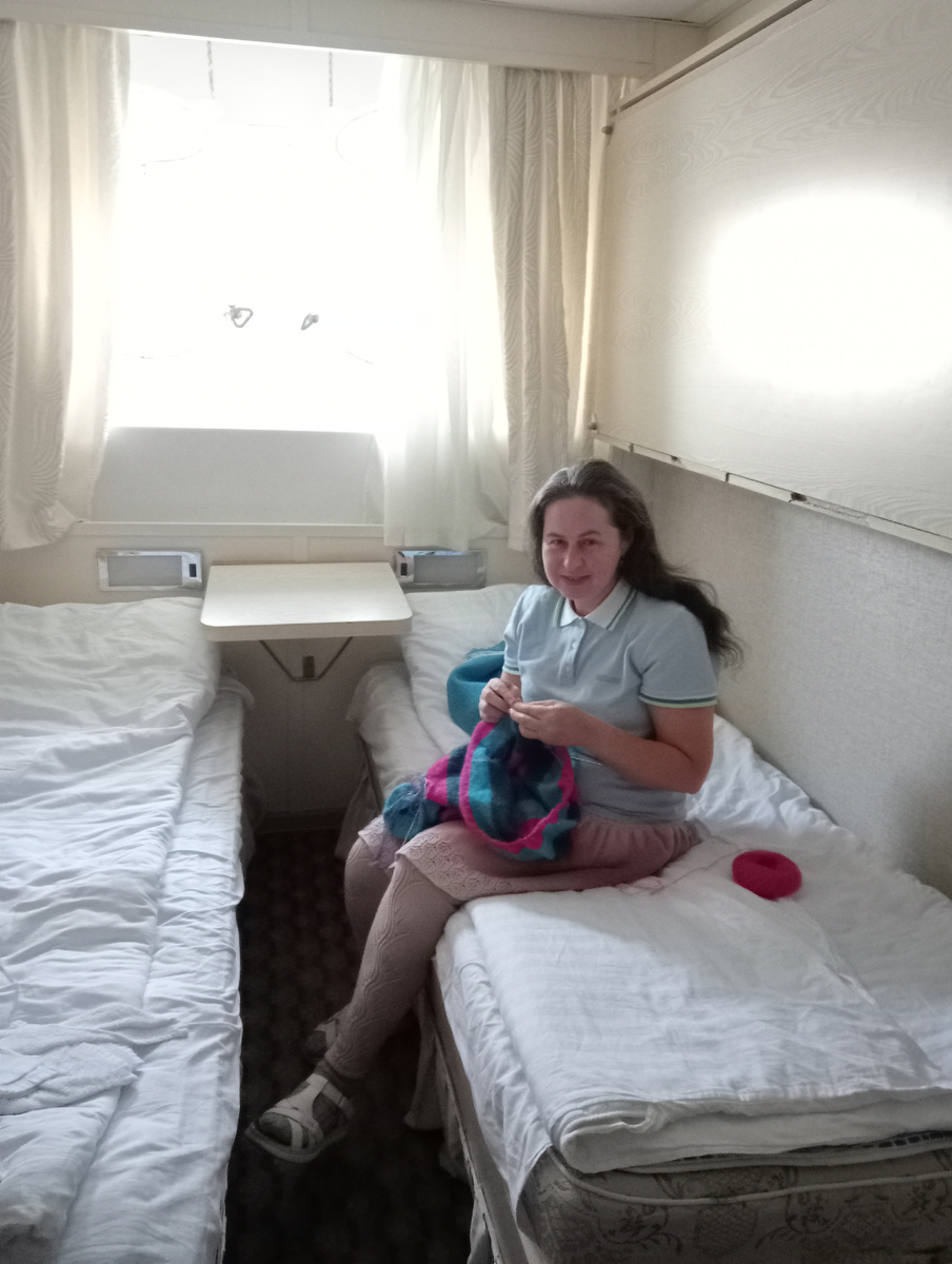 За вязанием проводим много времени, вяжем в отпуске, фото авторов