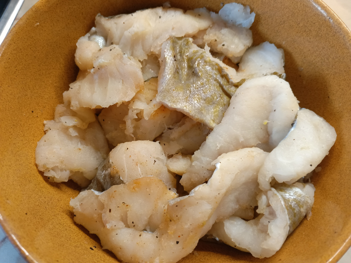 фото автора: вот так выглядят срезки трески, за все это заплатила чуть более 500 руб. Замариновала для обжарки