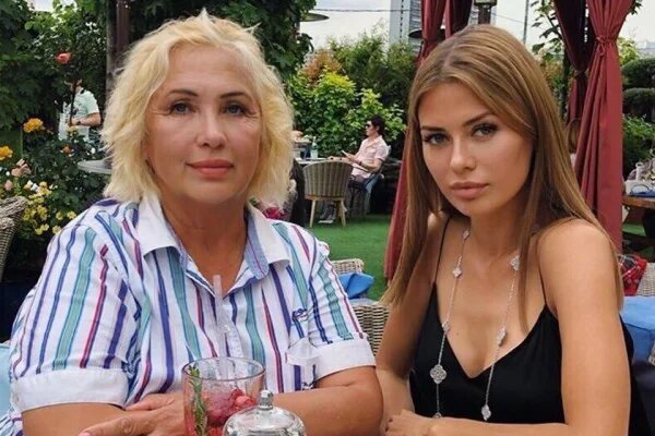    Виктория Боня с мамой. Фото: ТВЦ