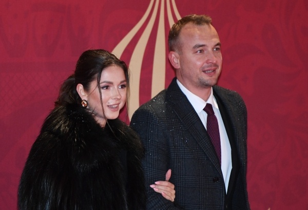 Певица Нюша и главный советник президента Международной федерации студенческого спорта Игорь Сивов / РИА «Новости»