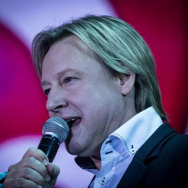     Владимир Путин поздравил Дмитрия Харатьяна с юбилеем