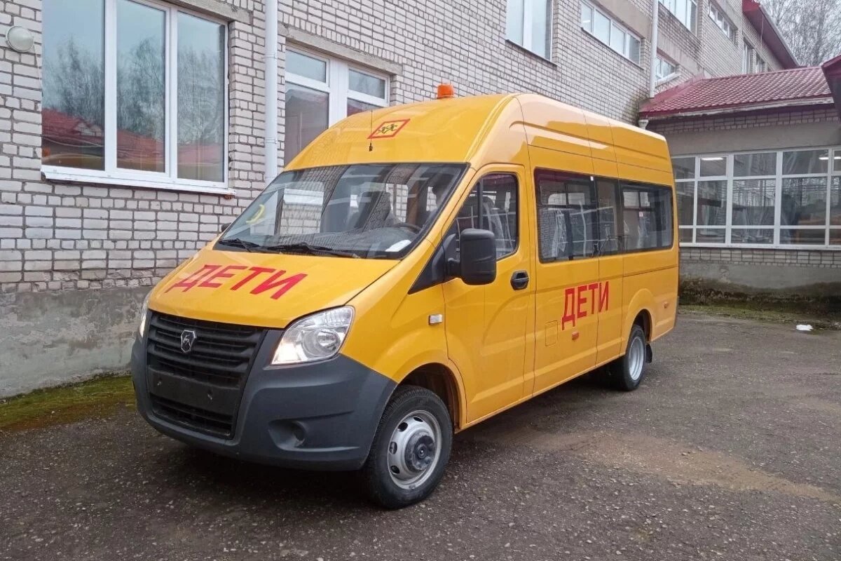    В Пушкиногорской школе появился служебный автомобиль для подвоза учащихся