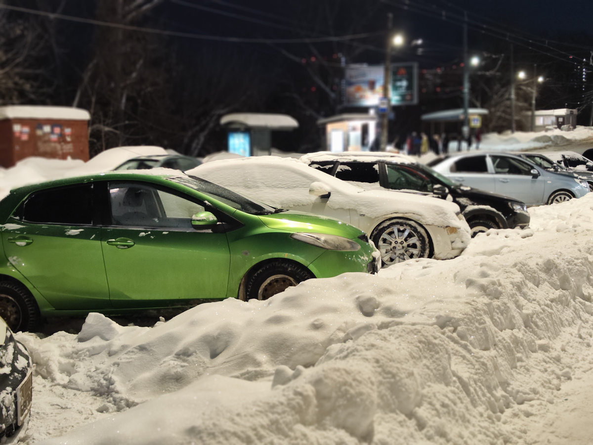 В пользу возвращения к соли обычно приводят два аргумента: дешёвая стоимость и способность растапливать лёд.  Фото: Ксения Кобалия