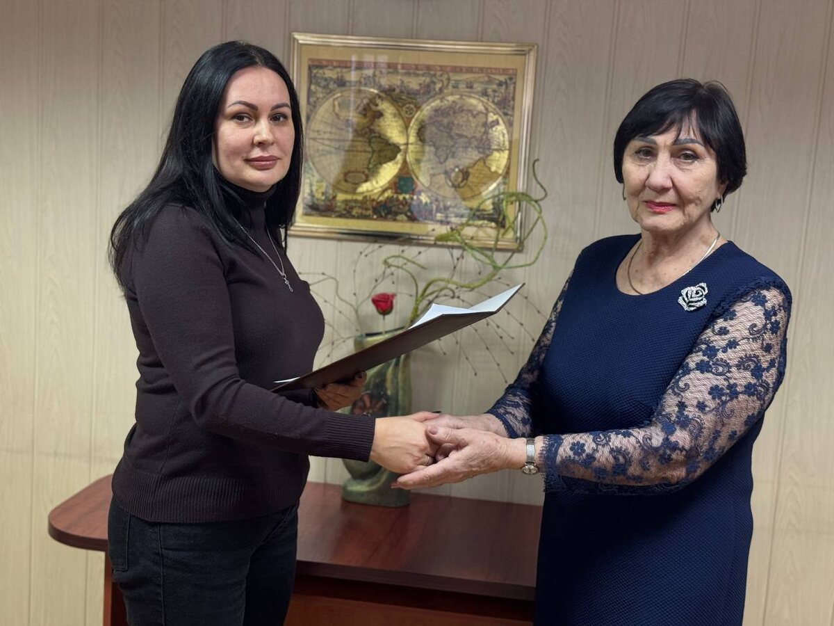 Декан учетно-финансового факультета Наталия Алексеенко и профессор Лилия Дмитриченко