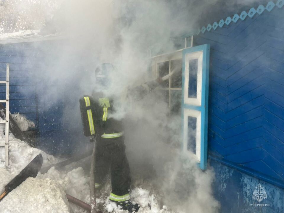    Пожар по ул. Цесовская . Источник: t.me/mchs_altkray