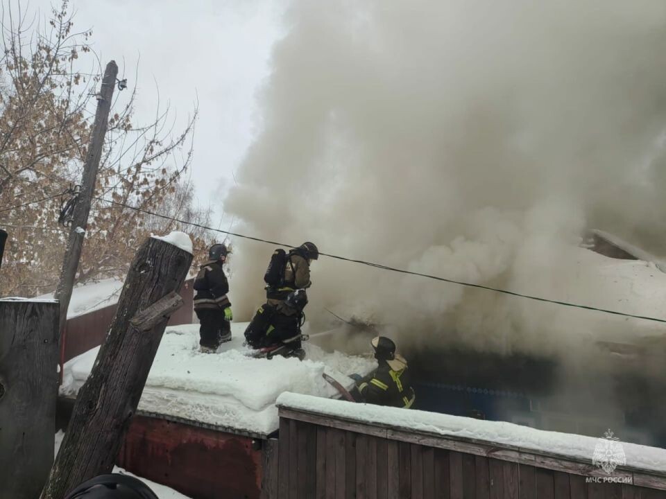    Пожар по ул. Цесовская . Источник: t.me/mchs_altkray