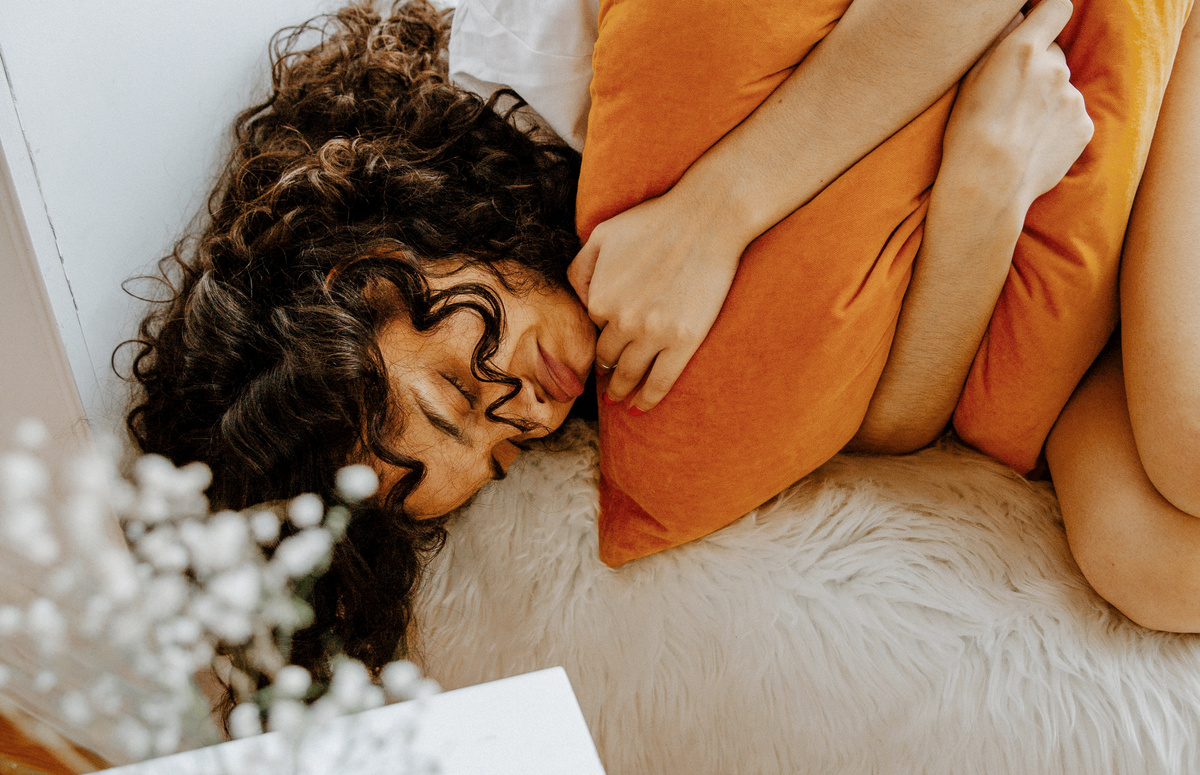 Исследования показывают, что оптимальная продолжительность сна для взрослого мужчины составляет 7-9 часов, а для женщины 8-10 часов.