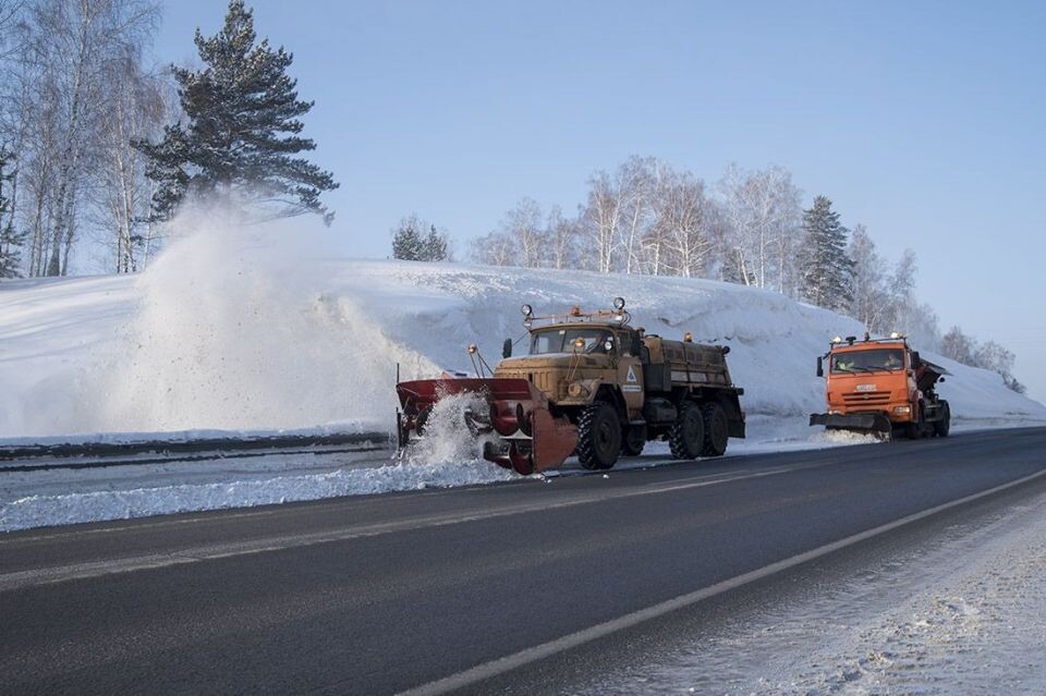    Работа дорожных служб в Республике Алтай. Источник: altai-republic.ru