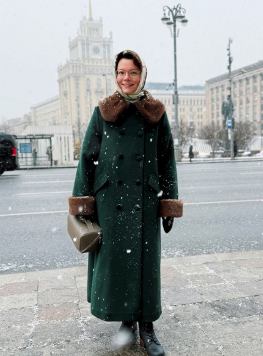 Татьяна Брухунова в изумрудном пальто с мехом на воротнике. Фото: соцсети