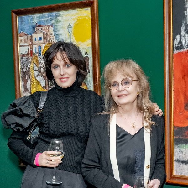     В темноте, но не в обиде: в Art-Space эпатажно открылась выставка современного искусства «Эмоции в цвете»