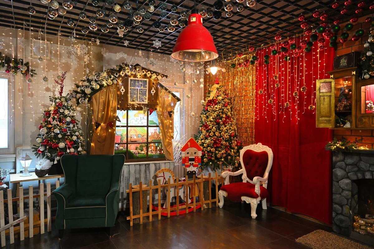 В Музее ёлочных игрушек при фабрике «Ариель»