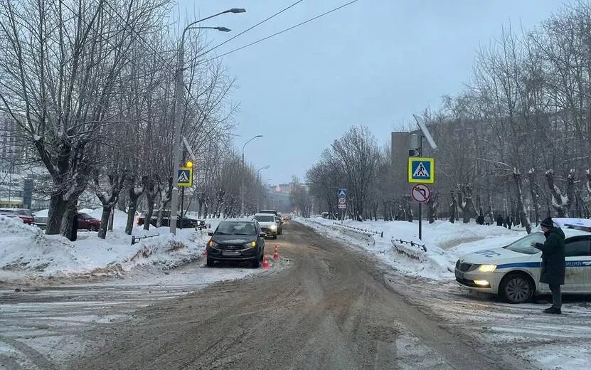    Отвлекшийся на телефон водитель «Лады» сбил пенсионерку и ребенка в Ижевске