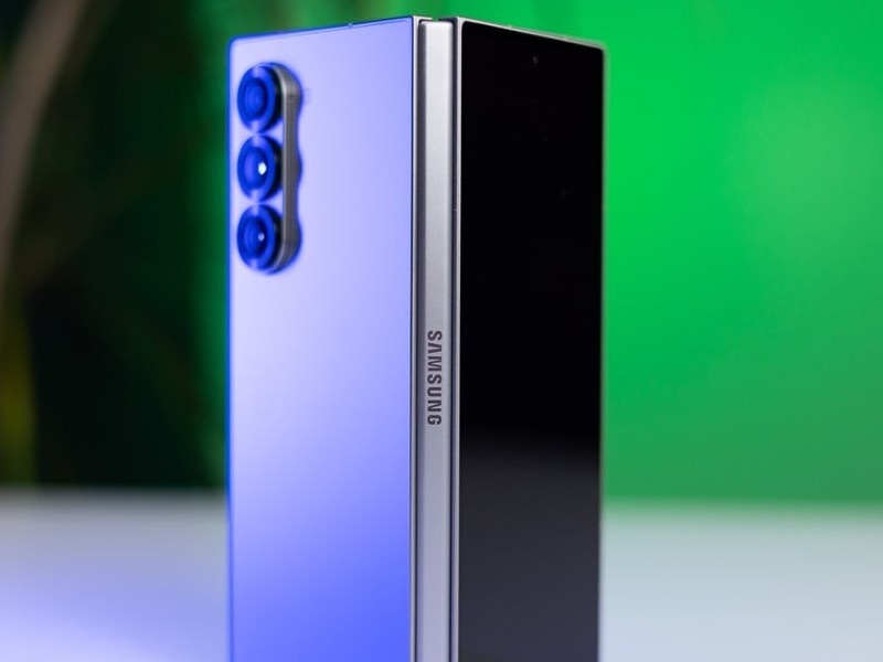    Слух: Samsung выпустит свою тройную раскладушку уже в этом году