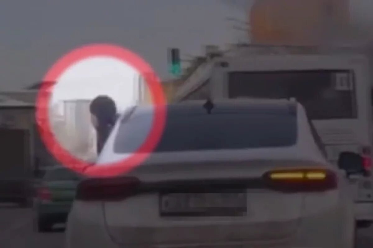    Красноярского водителя оштрафовали за высунувшегося в окно ребенка