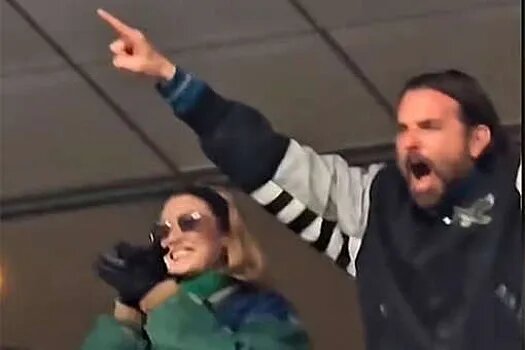    Брэдли Купер с возлюбленной. Фото: скрин