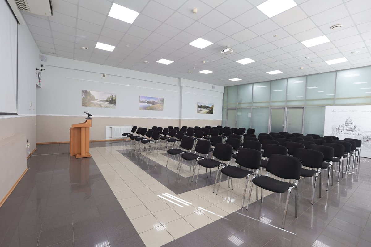 Лекторий на Литейном пр.55 вмещает до 80 человек