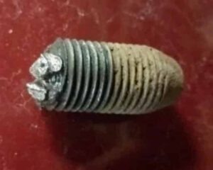 Как выкрутить обломанный болт