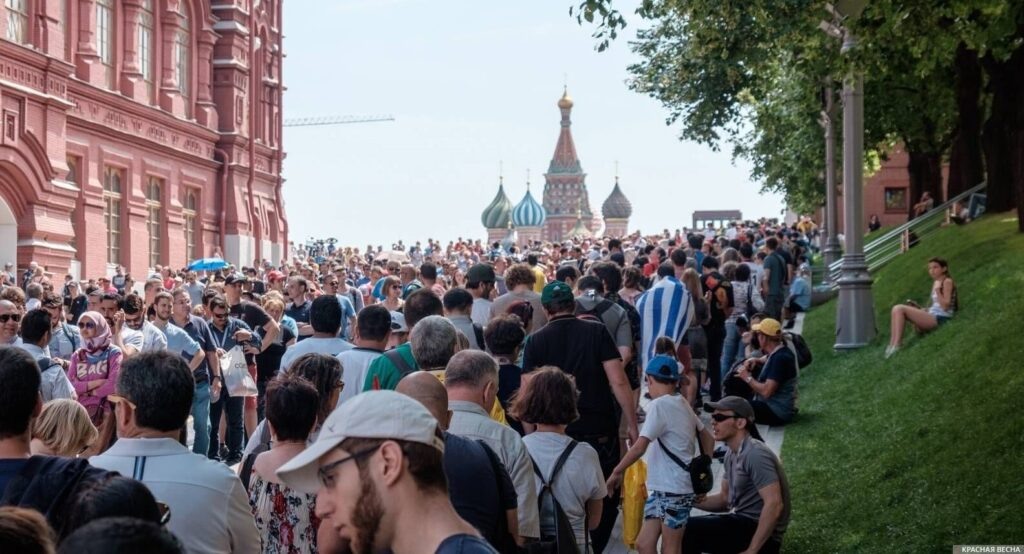 Очередь к Мавзолею во время ЧМ по футболу. Фото Кирилл Загурский 