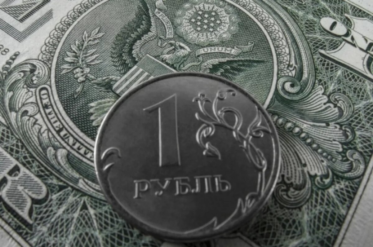    Остапкович: после падения ниже ₽100 доллар скоро вернется на ₽102-105