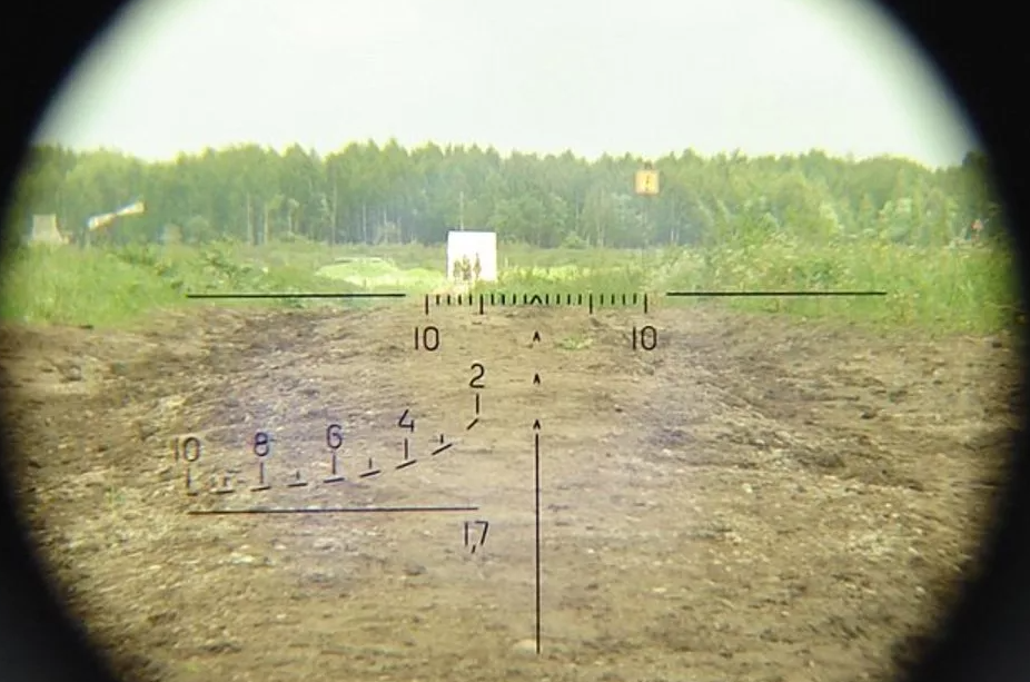 Ростовая фигура человека совмещается с сеткой прицела где 2=200м,4=400м и т.д.