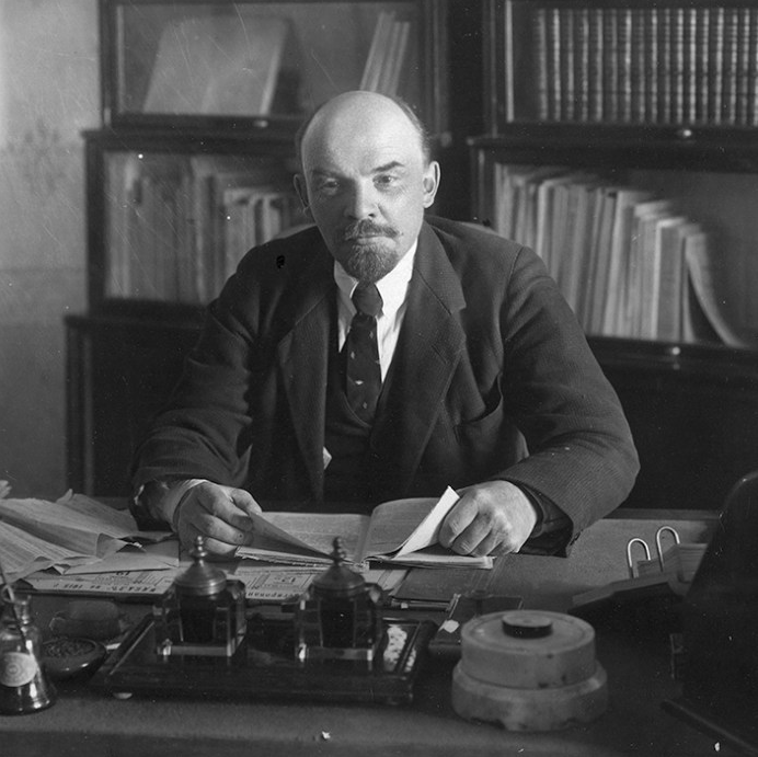 Владимир Ильич ЛЕНИН