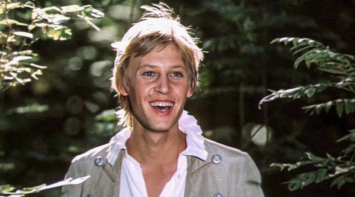 Дмитрий Харатьян в роли Алеши Корсака, скрин