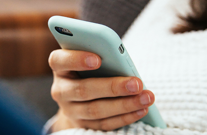    charlesdeluvio/Unsplash