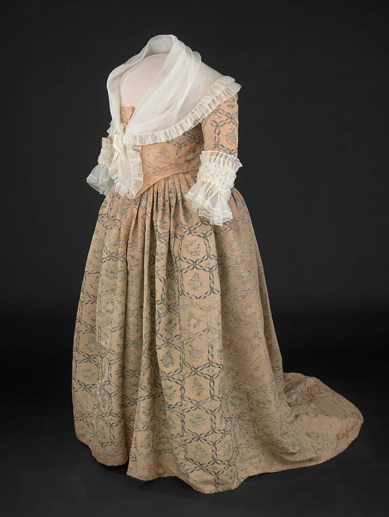 Одно из платьев Марты Вашингтон. Однако на инаугурации ее супруга Марта не присутствовала