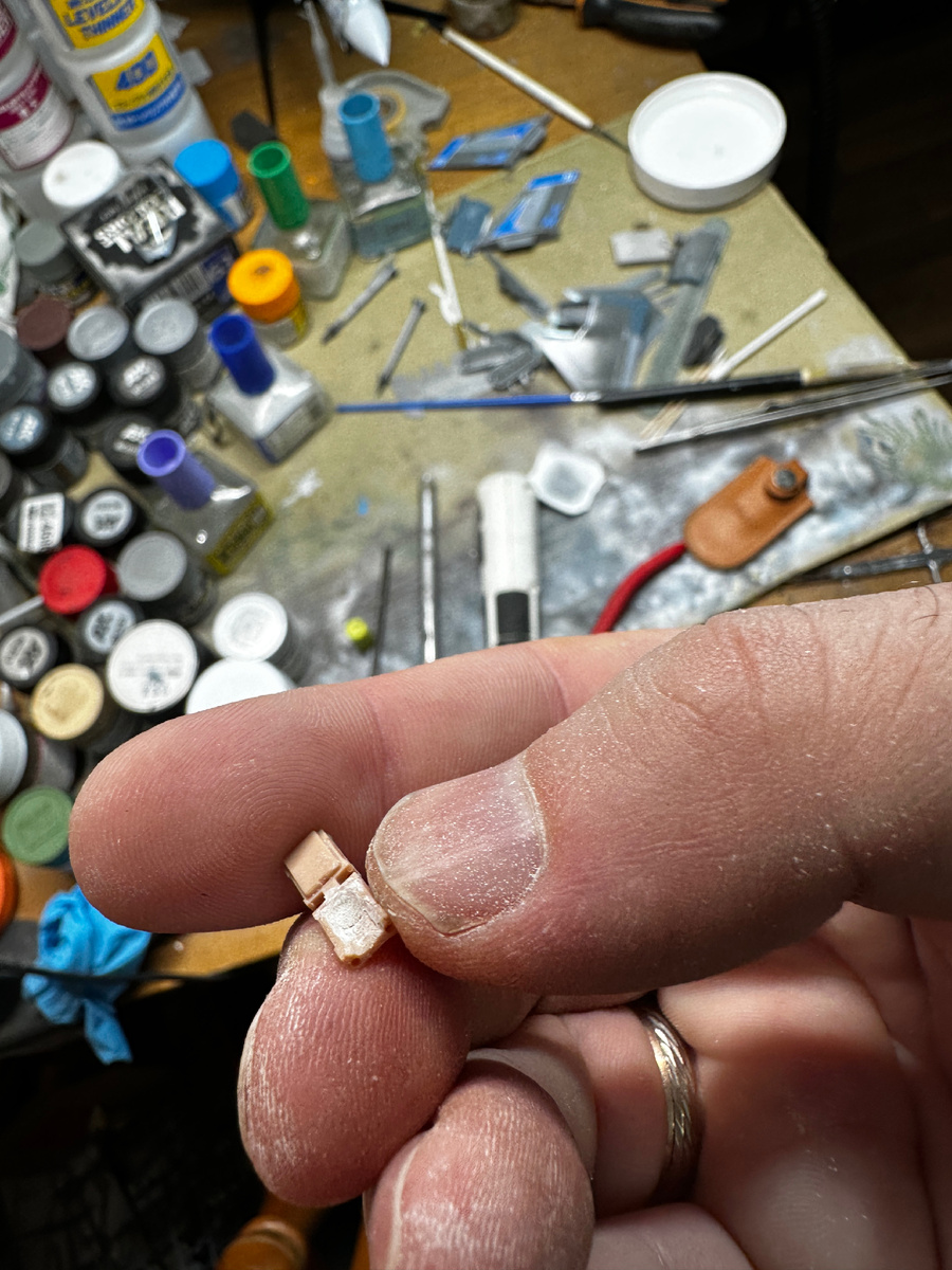 Набор называется как лимитированное издание из которого должен получиться танк с выставки, но это далеко не так.