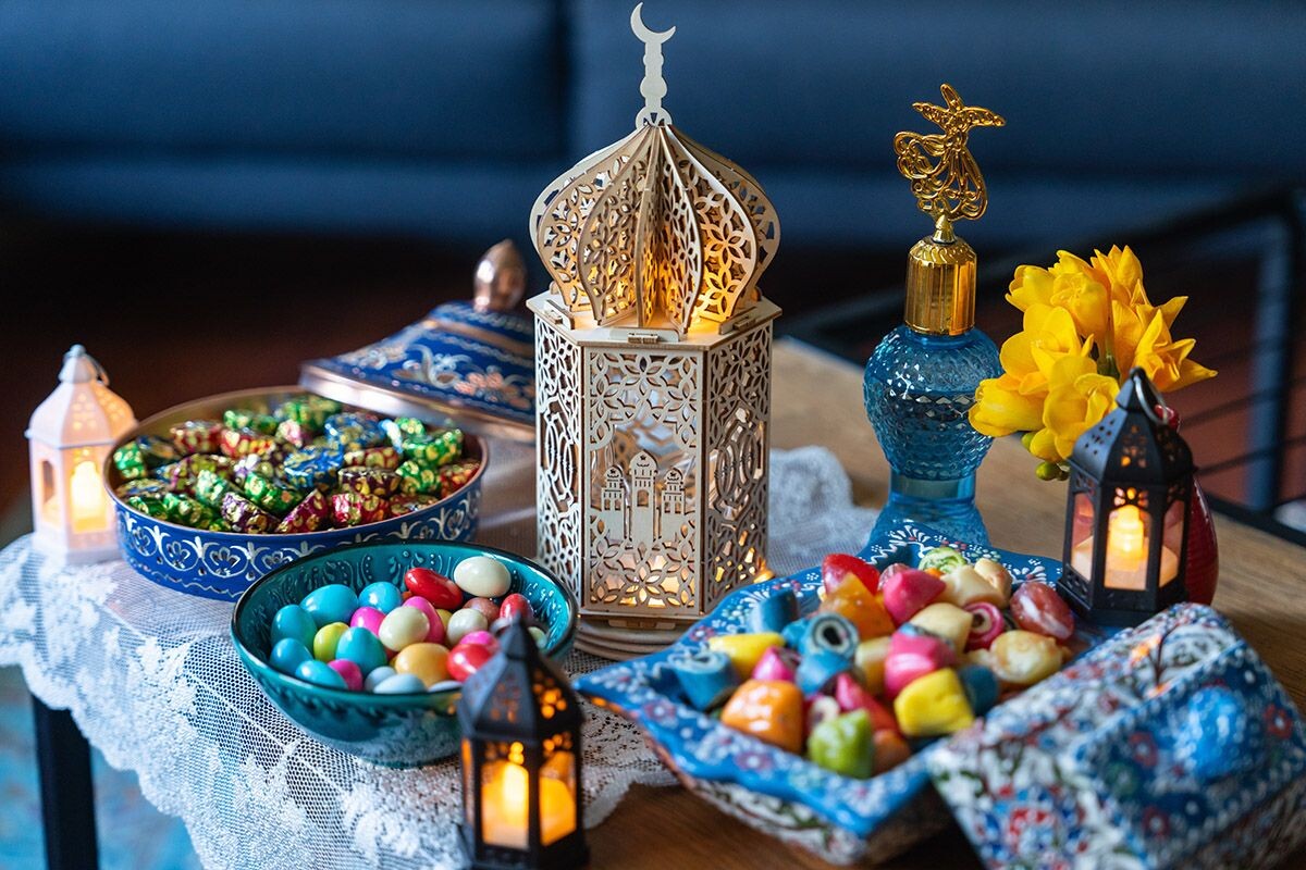 К праздникам мусульмане готовят угощение для близких и гостей. Источник: Shutterstock📷
