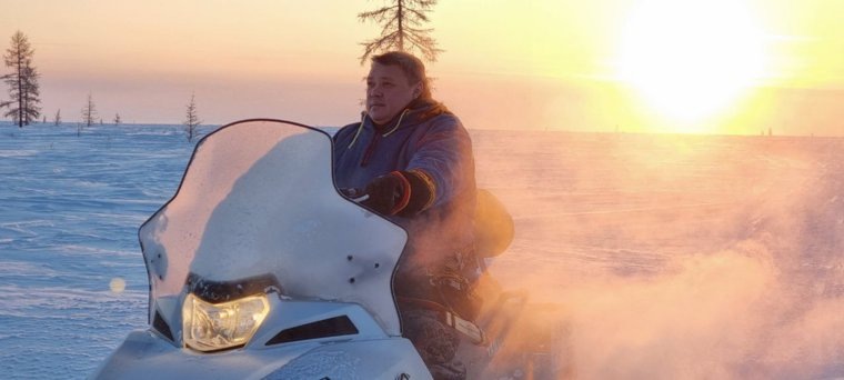 Председатель заксобрания ЯНАО Сергей Ямкин на снегоходе. Фото: Читатели URA.RU