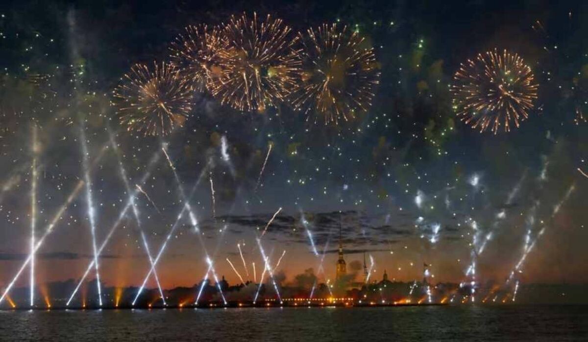     Салют. Источник: kp.ru Автор фото: Олег Золото